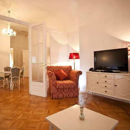 Antiq Palace - Historic Of Europe