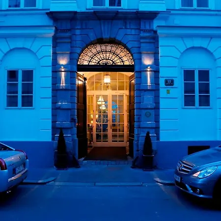 Antiq Palace - Historic Of Europe 호텔 3*