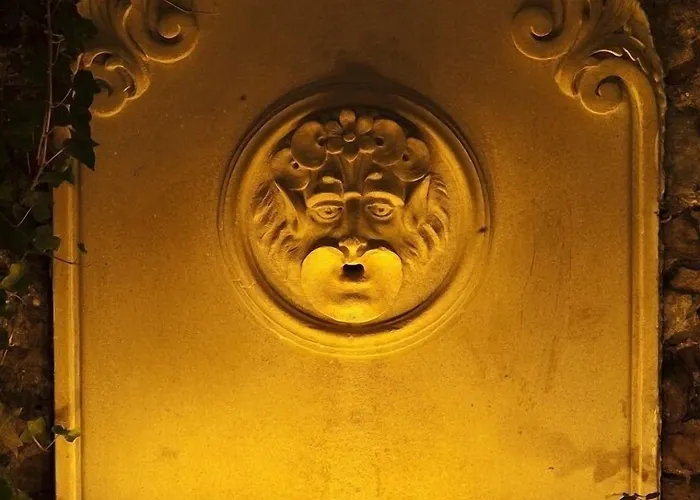 Antiq Palace - Historic Of Europe