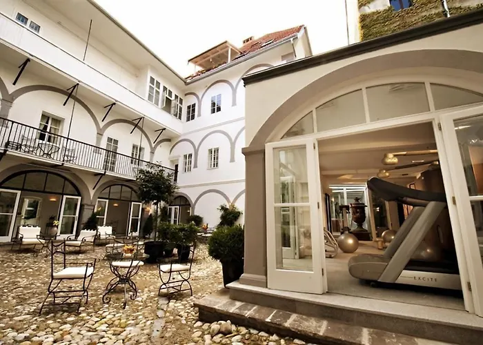 Antiq Palace - Historic Of Europe Любляна