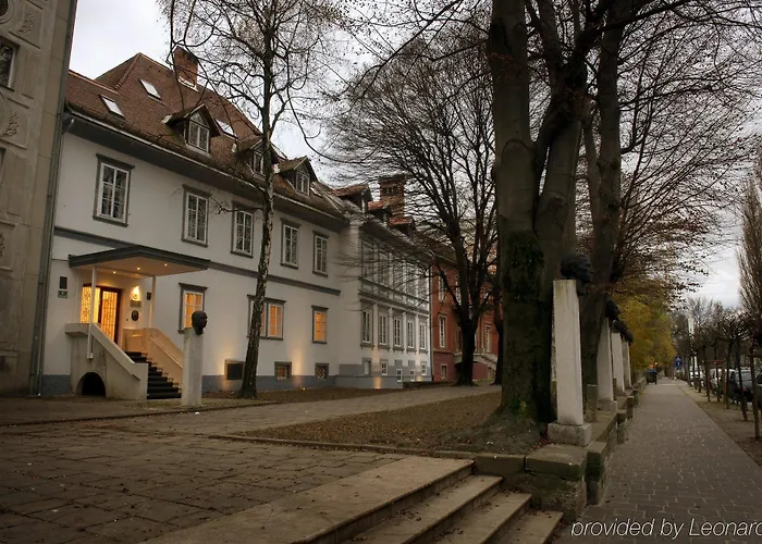 Antiq Palace - Historic Of Europe 3*