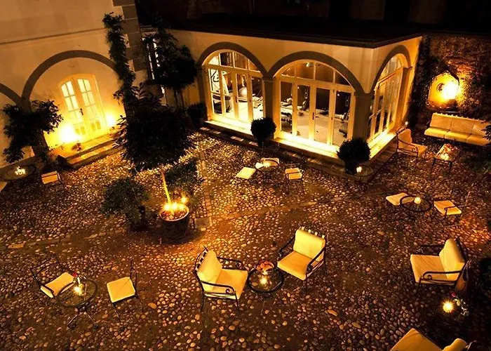 Antiq Palace - Historic Of Europe