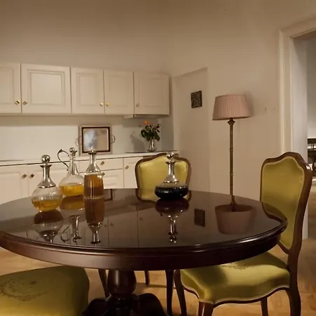 Antiq Palace - Historic Of Europe 호텔 3*